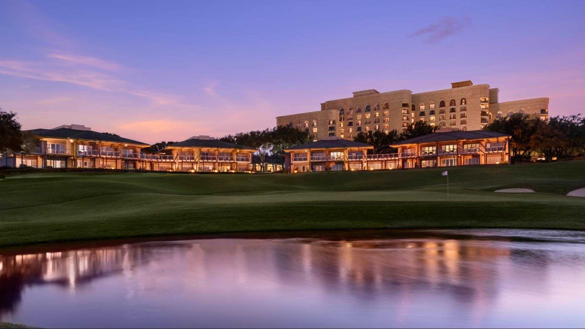 The Ritz-Carlton Dallas, Las Colinas ใน Irving, TX