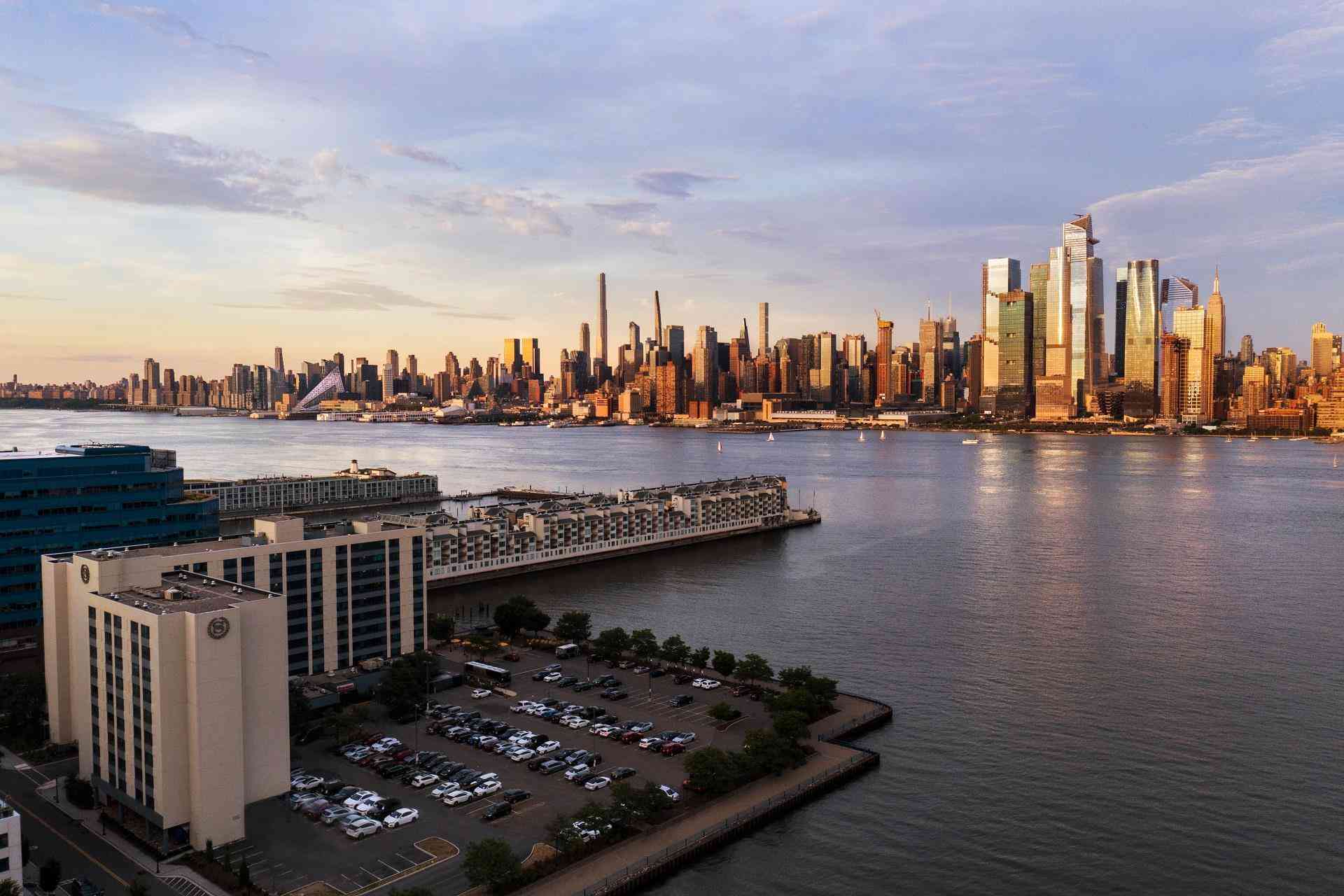 Sheraton Lincoln Harbor Hotel ใน Weehawken, NJ