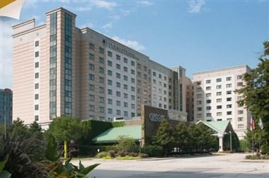 DoubleTree by Hilton Hotel Chicago O'Hare Airport - Rosemont ใน Rosemont, IL
